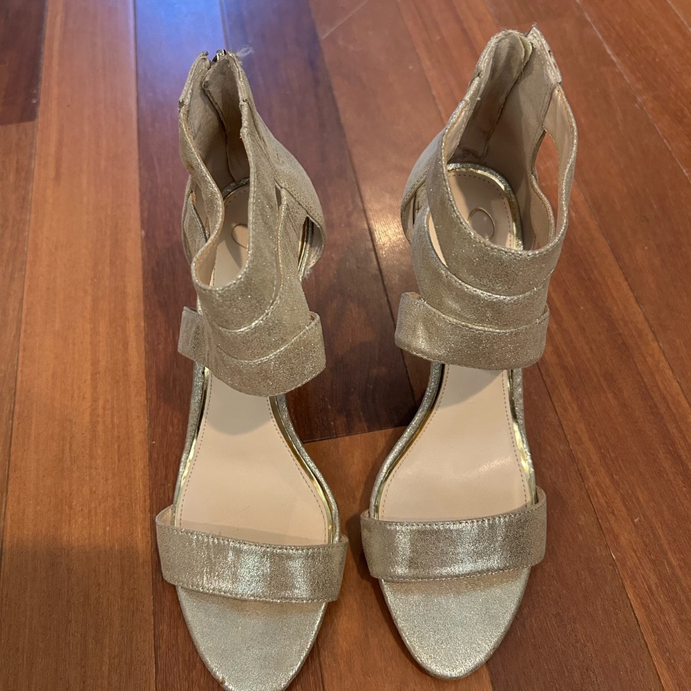 Jessica Simpson Elegant Gold Strappy Sandals